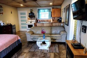 Televisio, takka, videopelejä, DVD-soitin