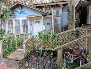 Exterior - Gorgeous Waterfront Studio Cabin Rental on Lake George near Palm Coast, Florida (Seville)