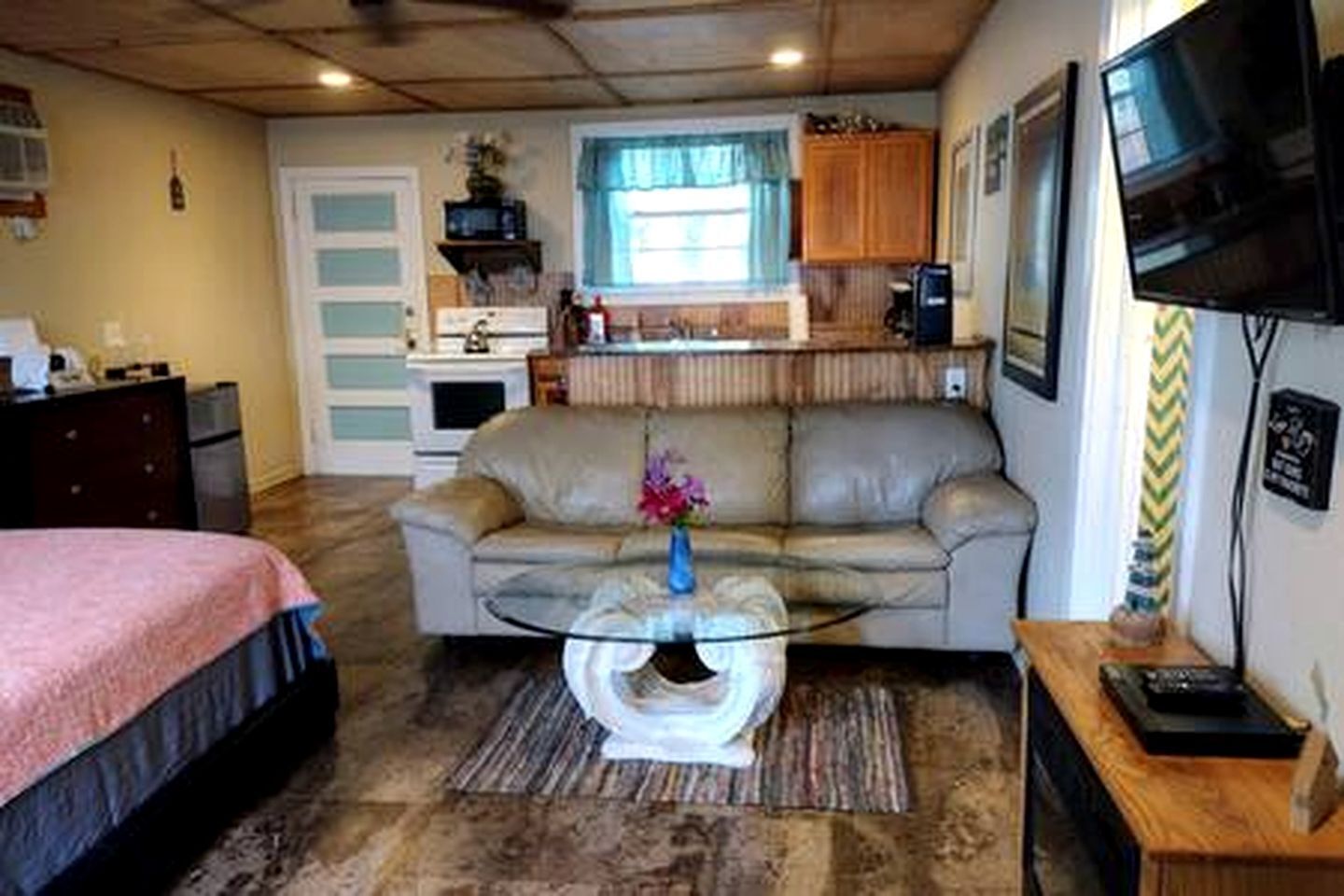 TV, fireplace, video games, DVD player