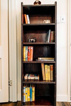 Interior - Vintage Cabin Perfect for Families and Outdoor Activities in Ranchester, Wyoming (Ranchester)