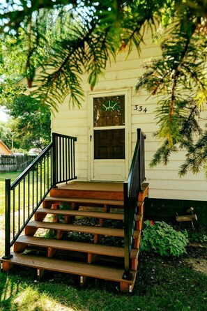 Exterior detail - Vintage Cabin Perfect for Families and Outdoor Activities in Ranchester, Wyoming (Ranchester)