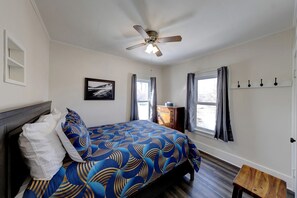 Room - Vintage Cabin Perfect for Families and Outdoor Activities in Ranchester, Wyoming (Ranchester)