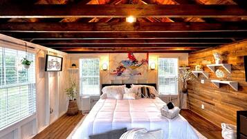 1 bedroom, desk, iron/ironing board, WiFi