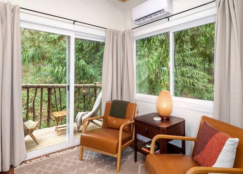 Relaxing Tree House in Sequim, Washington, Perfect for a Glamping Getaway to Olympic National Park