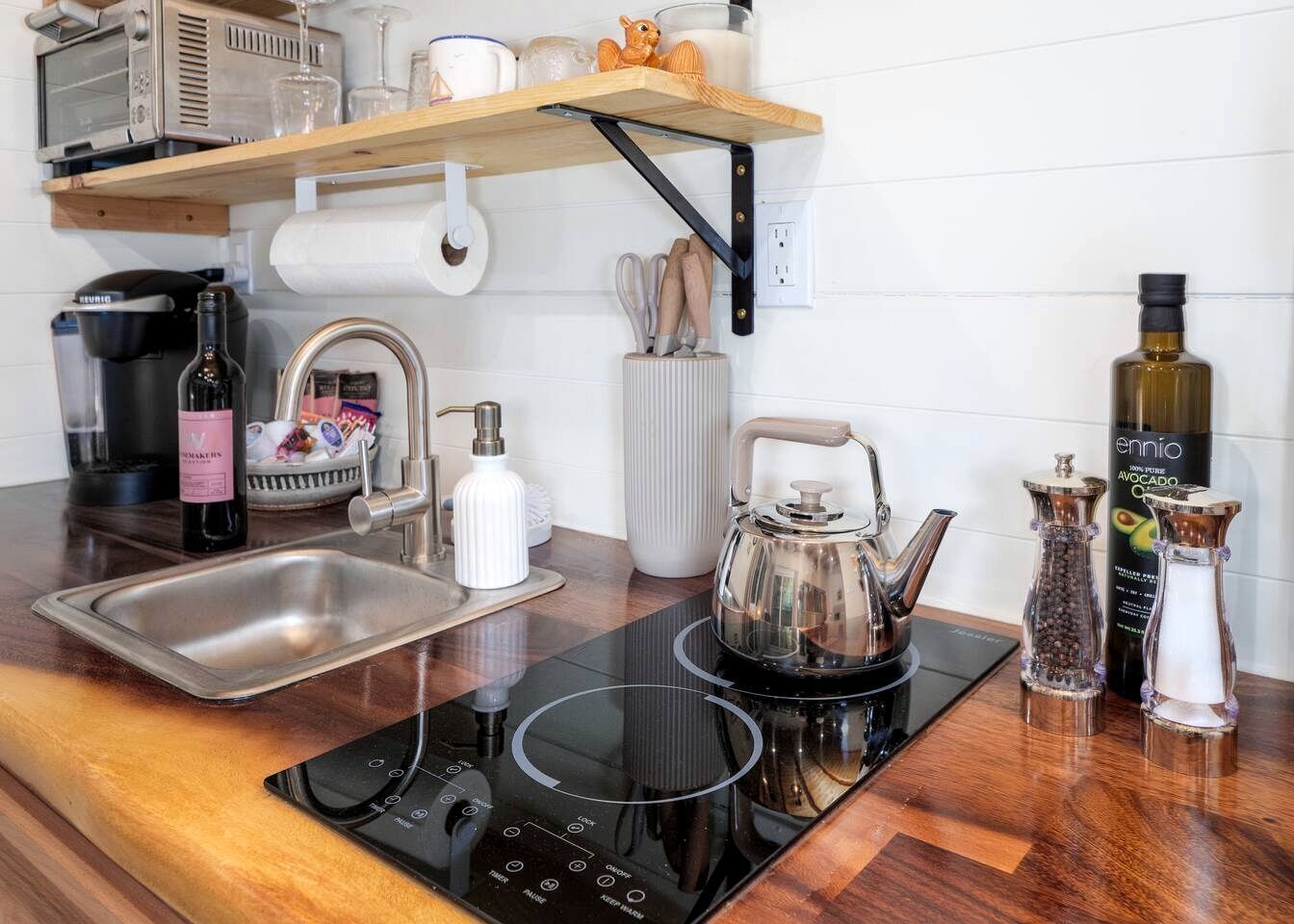 Fridge, oven, stovetop, dishwasher