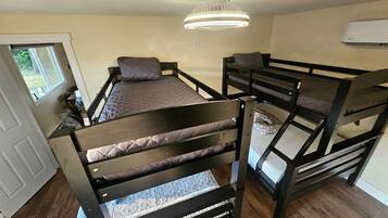 1 Schlafzimmer, Schreibtisch, WLAN, Bettwäsche