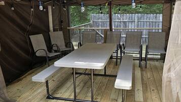 Outdoor dining
