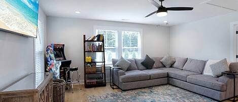 TV, fireplace