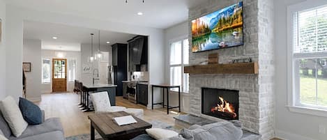 TV, fireplace