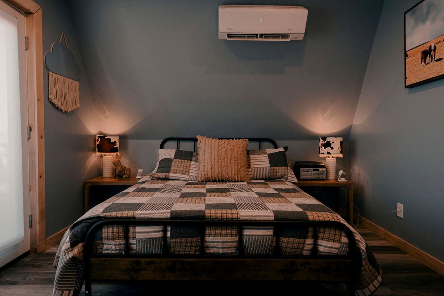 2 bedrooms, bed sheets