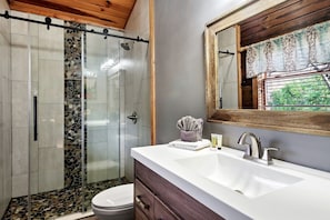 Hair dryer, towels - Relaxing Cabin with Hot-tub and Pool Table in Sevierville, Tennessee (Sevierville)