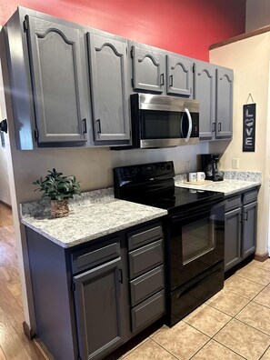 Fridge, microwave, stovetop, dishwasher