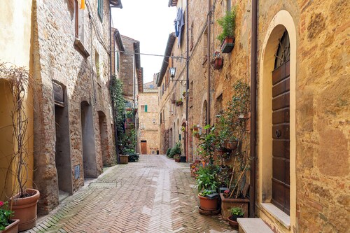 Renaissance house within the historic center of Pienza