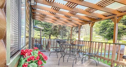 Cozy Cabin with a Private Deck in Klamath, CA