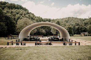 Property grounds - Cute Safari Tent for Two in Erwin, Tennessee (Erwin)