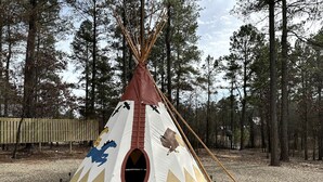 Children’s area - Amazing Tipi Rental with Pond and Fire Pit Access in Broken Bow (Broken Bow)