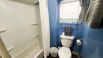 Towels, soap, shampoo, toilet paper