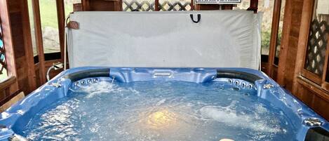室內 SPA 浴池