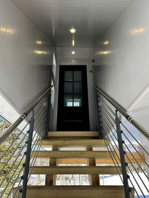 Interior - Cozy and Modern Tree House in Harpswell, Maine, near the Cliff Trail (Harpswell)