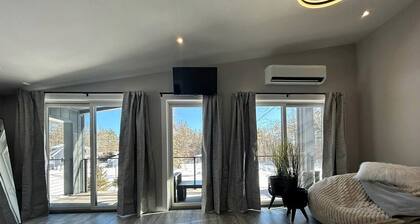 Cozy and Modern Tree House in Harpswell, Maine, near the Cliff Trail