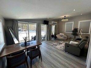 Interior - Cozy and Modern Tree House in Harpswell, Maine, near the Cliff Trail (Harpswell)