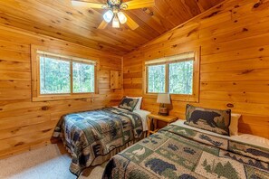 1 bedroom, WiFi - Lakeside Cabin Rental for Unforgettable Family Glamping Escapes to Ely, Minnesota (Ely)