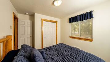 4 bedrooms, WiFi, bed sheets