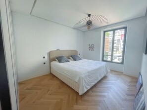 熨斗/熨衫板、Wi-Fi、床單