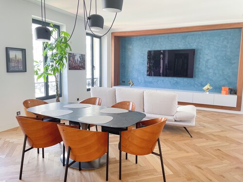 Modern apartment in the center of Monaco, a stone's throw from the port and the Grand Prix