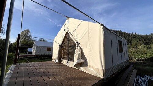 Luxurious Glamping Tent near Jedediah Smith Redwoods State Park, California