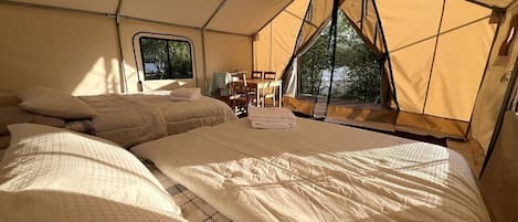 WiFi, bed sheets