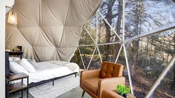 1 bedroom, bed sheets
