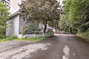 Exterior - Scenic Dual-Retreat Vacation Home with Hot Tub & Mountain Views Near Trails in Juneau, Alaska (Juneau)