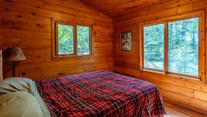 1 bedroom, WiFi - Getaways to Big Lake Minnesota in this Charming Log Cabin for 6 (Ely)