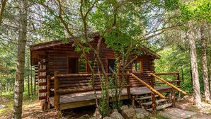Exterior - Getaways to Big Lake Minnesota in this Charming Log Cabin for 6 (Ely)