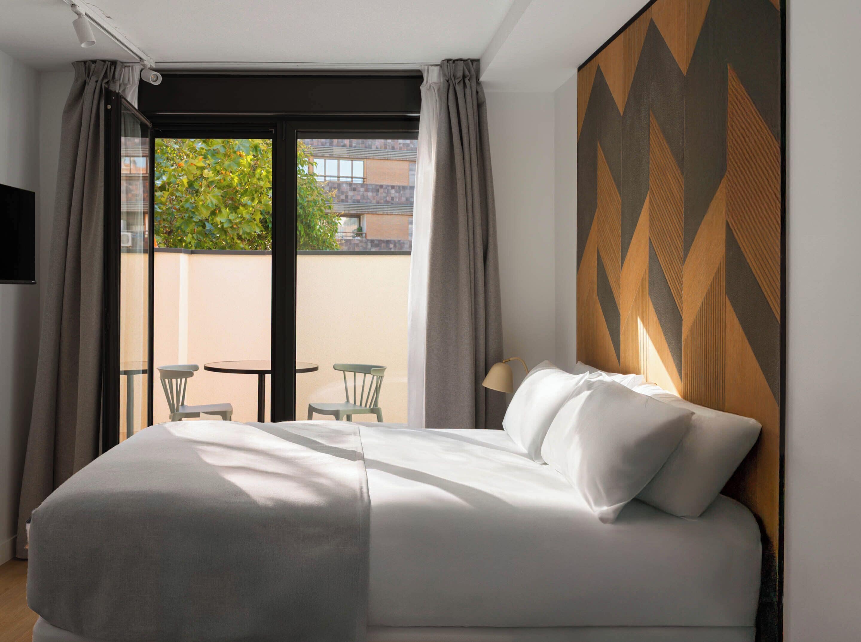 Studio with Private Terrace | 獨特設計、獨特裝修、書桌、手提電腦工作空間