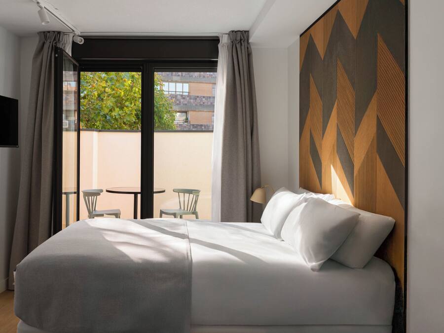 Studio with Private Terrace | Individualmente decorados, individualmente mobiliados, escrivaninha