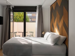 Studio with Private Terrace | Individuelt design, individuel indretning, skrivebord