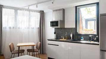 Smart Studio | Eget kök | MikrovÄgsugn, spishÀll, espressobryggare och vattenkokare