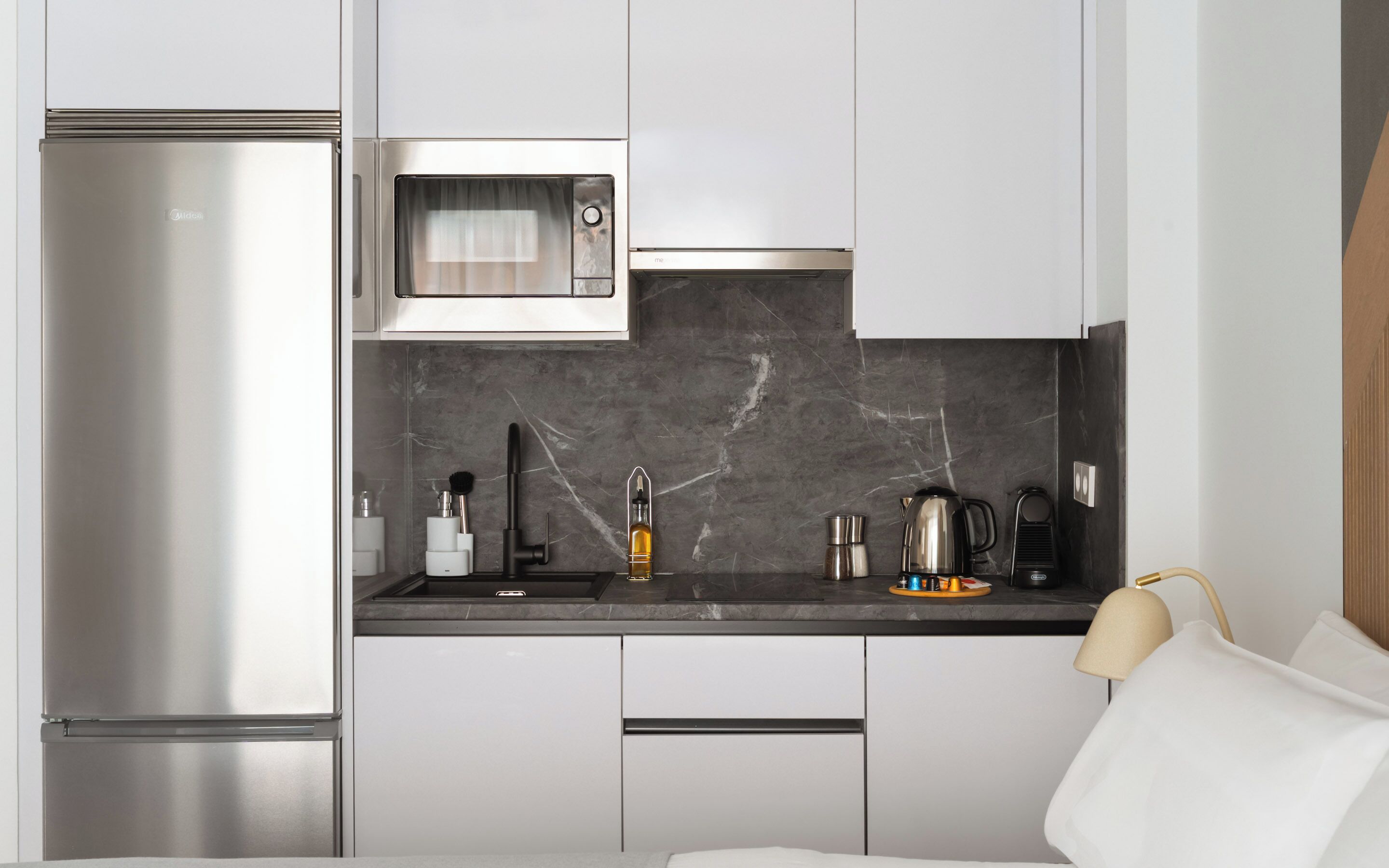 Estúdio conforto | Cozinha privada | Micro-ondas, cooktop, máquina de café expresso, chaleira elétrica