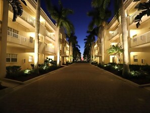 Property grounds - Gertrude's Siesta | Palm View Unit, Balcony, Private-Beach, Heated Pools, Pickle, Hot-tub, Tennis! (Siesta Key)