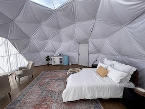 1 Schlafzimmer, Schreibtisch, WLAN, Bettwäsche