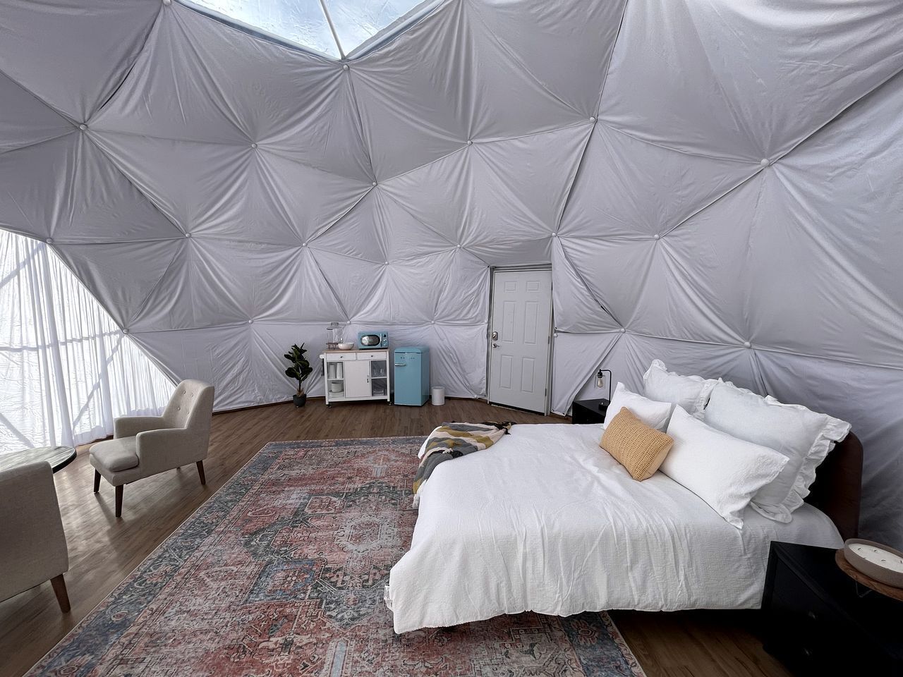 1 bedroom, desk, WiFi, bed sheets