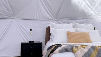 1 bedroom, desk, WiFi, bed sheets