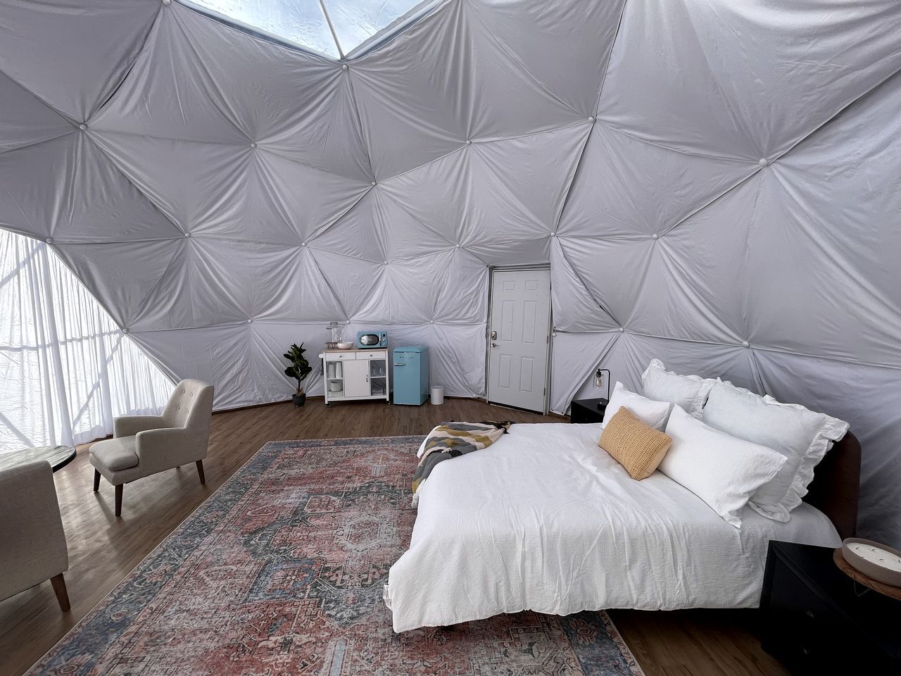 1 bedroom, desk, WiFi, bed sheets