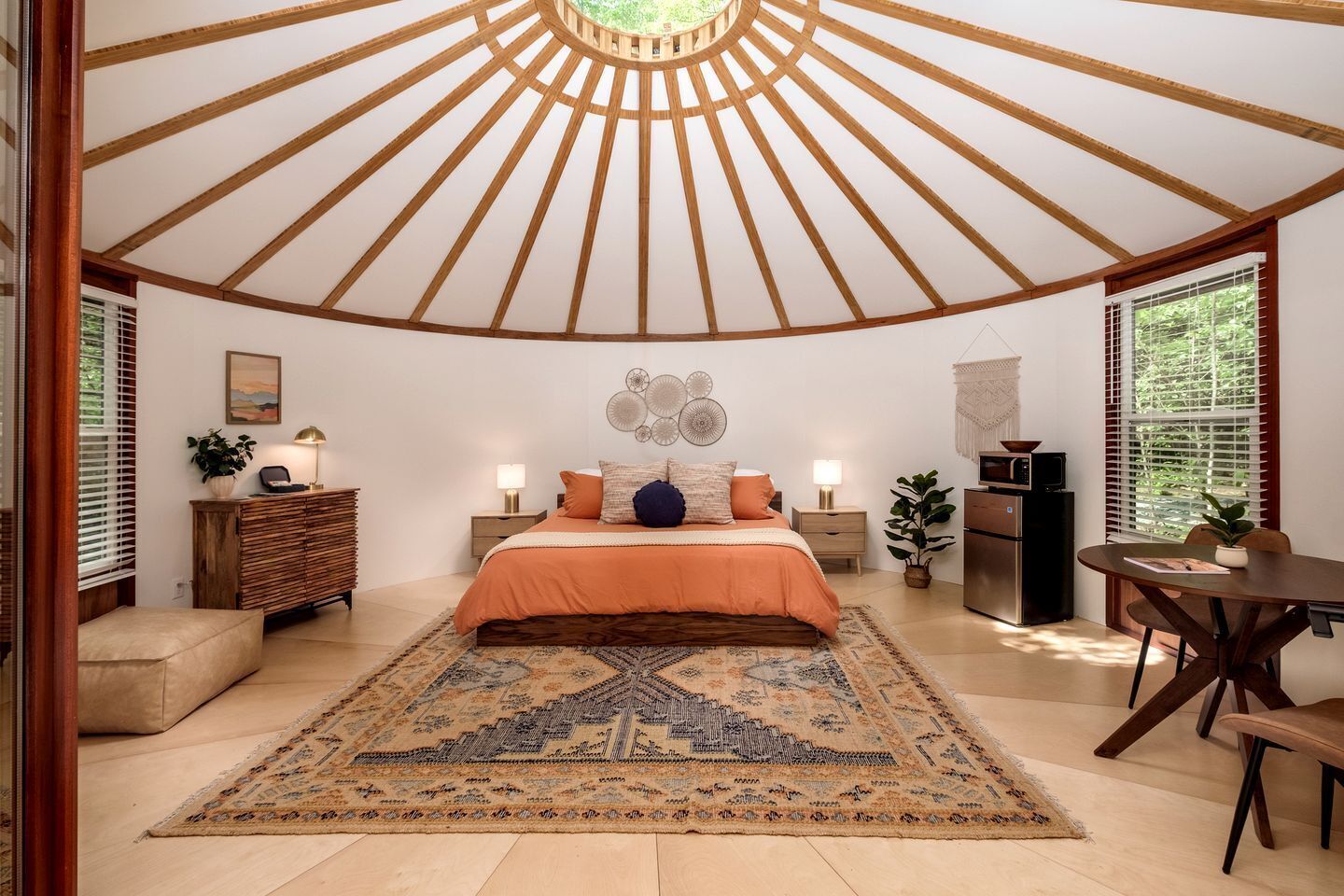 1 bedroom, desk, WiFi, bed sheets