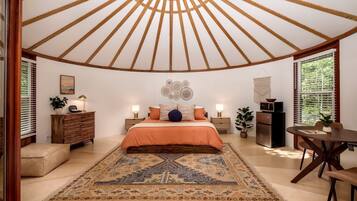 1 bedroom, desk, WiFi, bed sheets