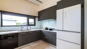 Comfort House, Multiple Beds | Private kitchen