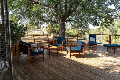 Tranquil Mountain Guesthouse with Hot Tub and Creek Views Near Trails in Lander, Wyoming