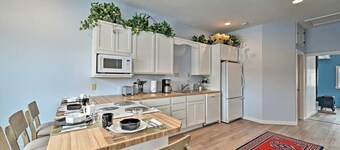 Tranquil Mountain Guesthouse with Hot Tub and Creek Views Near Trails in Lander, Wyoming